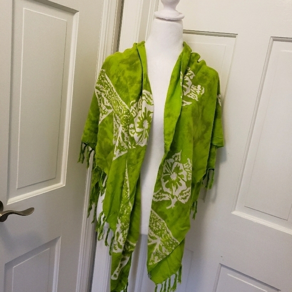 Vibrant Green & White Large Wrap with Fringe Trim - Picture 1 of 1